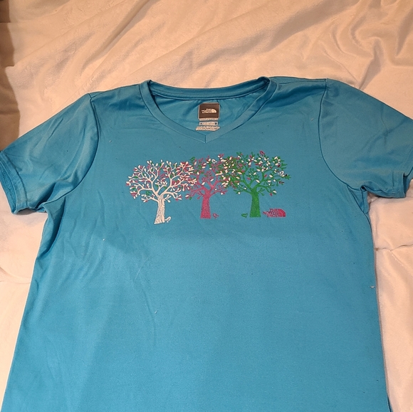 The North face  T-Shirt - Picture 2 of 2